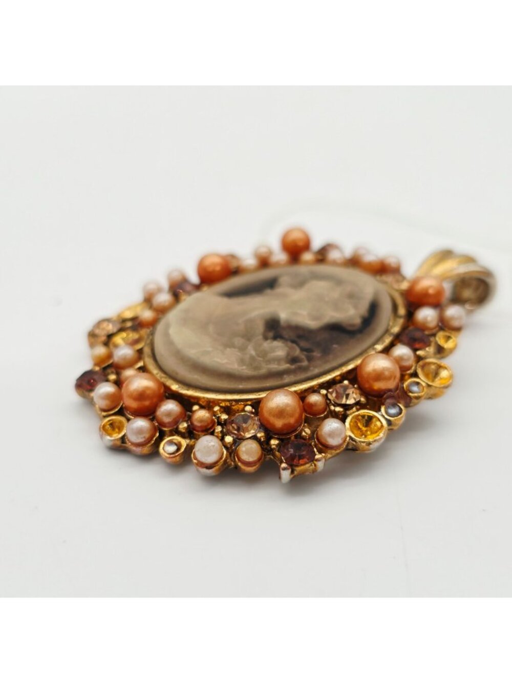 Cameo Pendant With Faux Pearls & Amber Rhinestones Gold-Tone Oval Frame VTG AS I - Picture 4 of 8